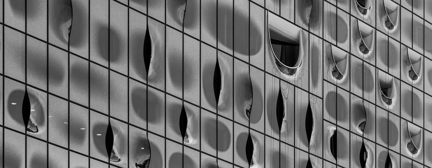 Curved glass facade panels